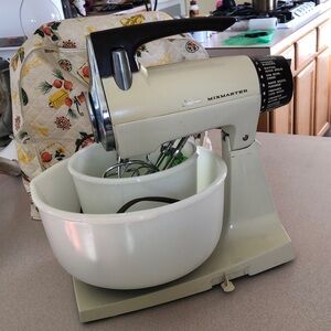 Sunbeam Mixmaster Stand Mixer in Cream